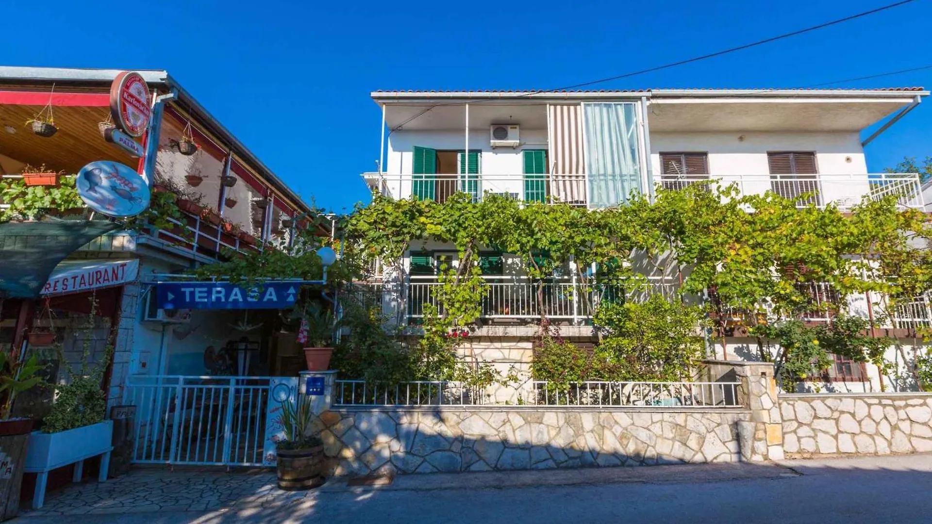 Apartment In Selce 46009