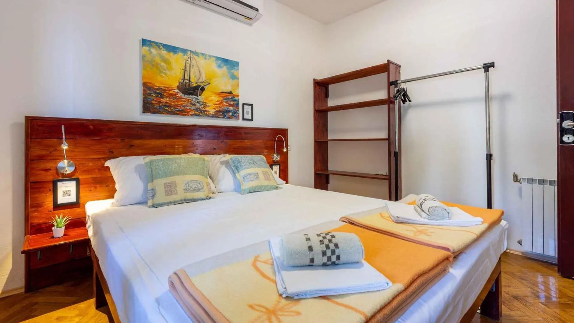 Apartment In Selce 46009
