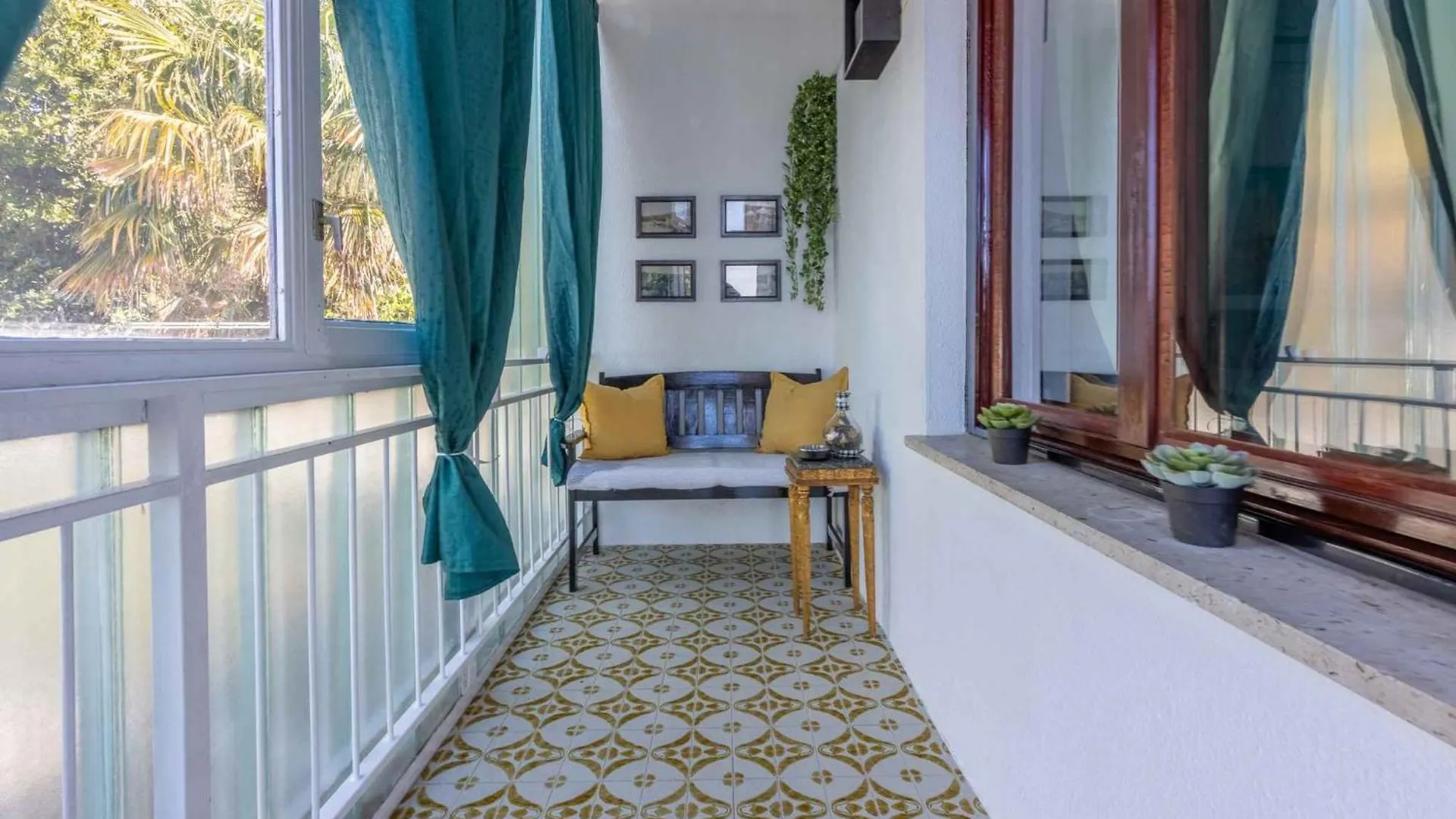 Apartment In Selce 46009