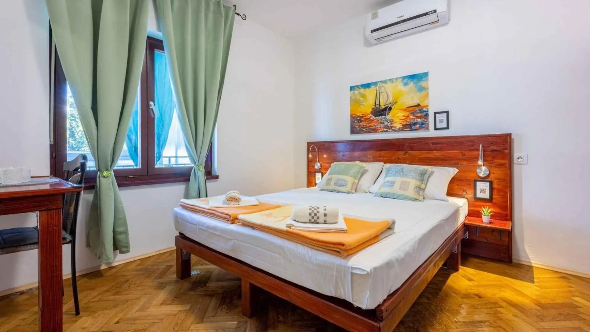 Apartment In Selce 46009