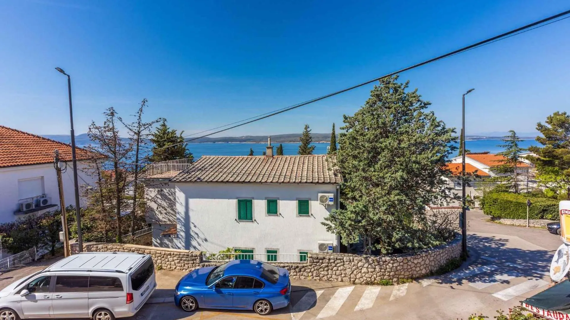 Apartment In Selce 46009