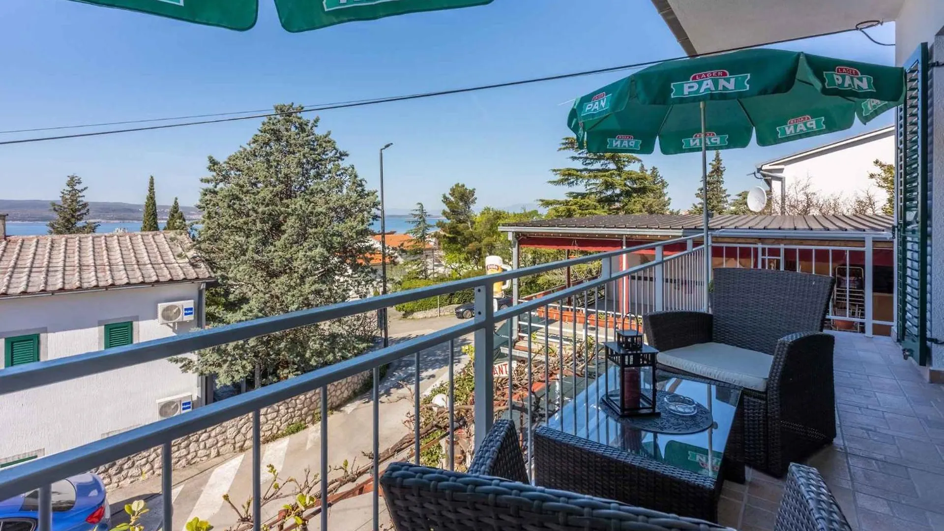 Apartment In Selce 46009